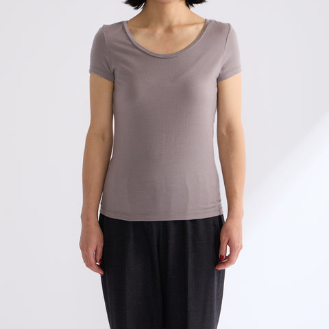 Model: 160cm B-C70, Wearing 100% Merino Wool Jersey 2-Way Short Sleeve Top S (front)