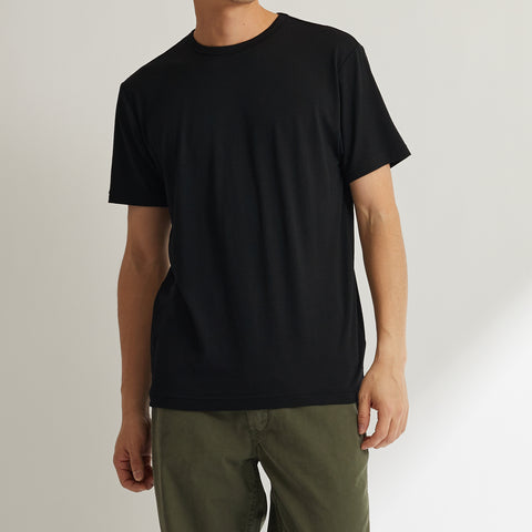 モデル：男性176cm、MEN'S メリノウール100%半袖TシャツLサイズの着用画像（前）