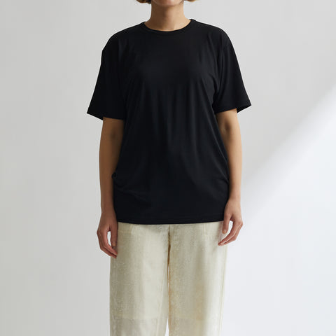 モデル：女性172cm、MEN'S メリノウール100%半袖TシャツLサイズの着用画像（前）
