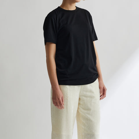 モデル：女性172cm、MEN'S メリノウール100%半袖TシャツMサイズの着用画像（前）