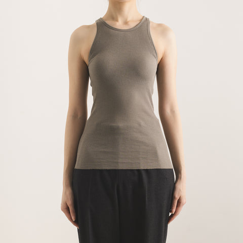 Model: 168cm C65, Wearing Cotton & Silk Rib American Armhole Tank Top with Bra size M (front)