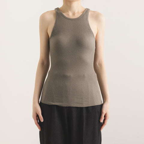 Model: 158cm B70, Wearing Cotton & Silk Rib American Armhole Tank Top with Bra size S (front)