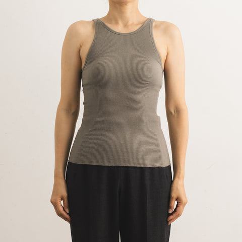 Model: 166cm C70, Wearing Cotton & Silk Rib American Armhole Tank Top with Bra size S (front)