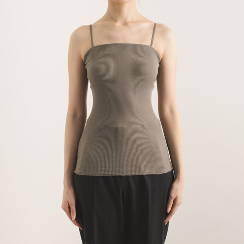 Model: 168cm C65, Wearing Cotton & Silk Rib Bandeau Camisole with Bra size M (front)