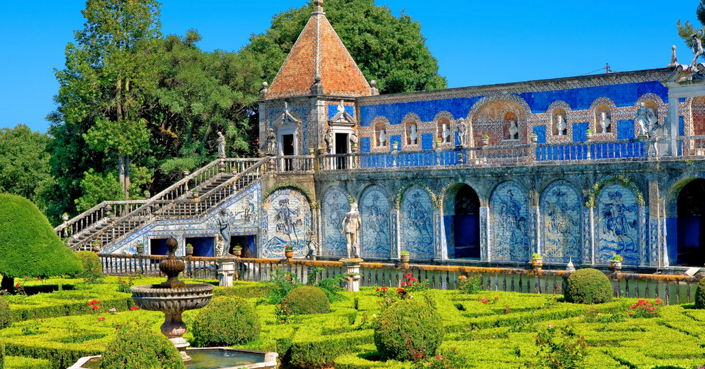 10 examples of the art of azulejos in Portugal - Palacio Fronteira, Lisboa