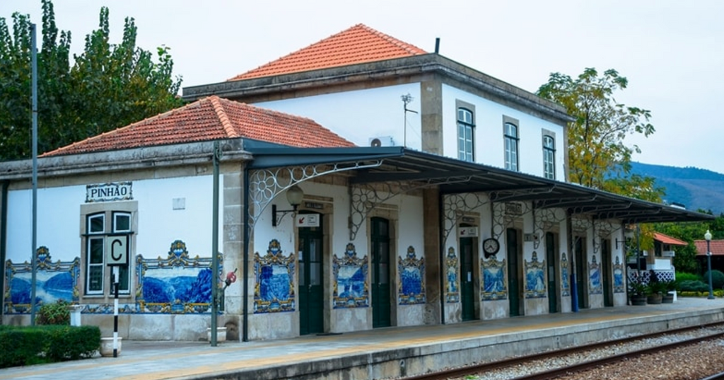 10 examples of the art of azulejos in Portugal - Pinhão train station, Portugal