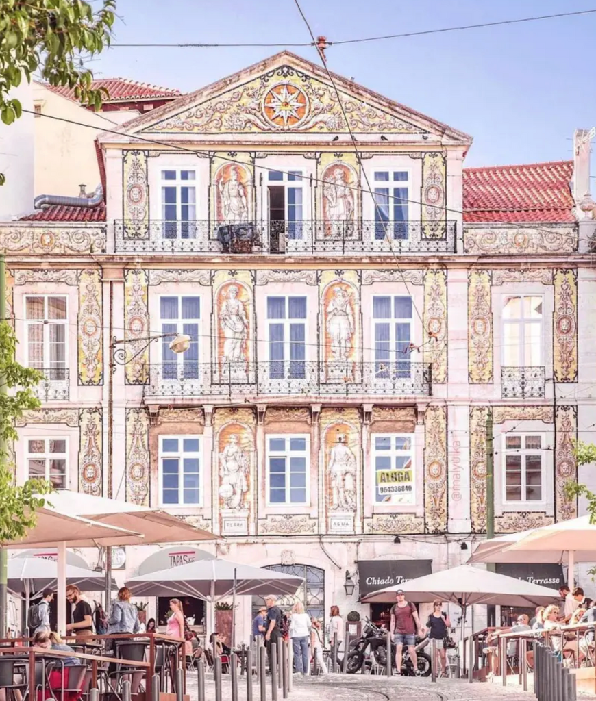 10 examples of the art of azulejos in Portugal - Largo Bordalo Pinheiro Lisboa