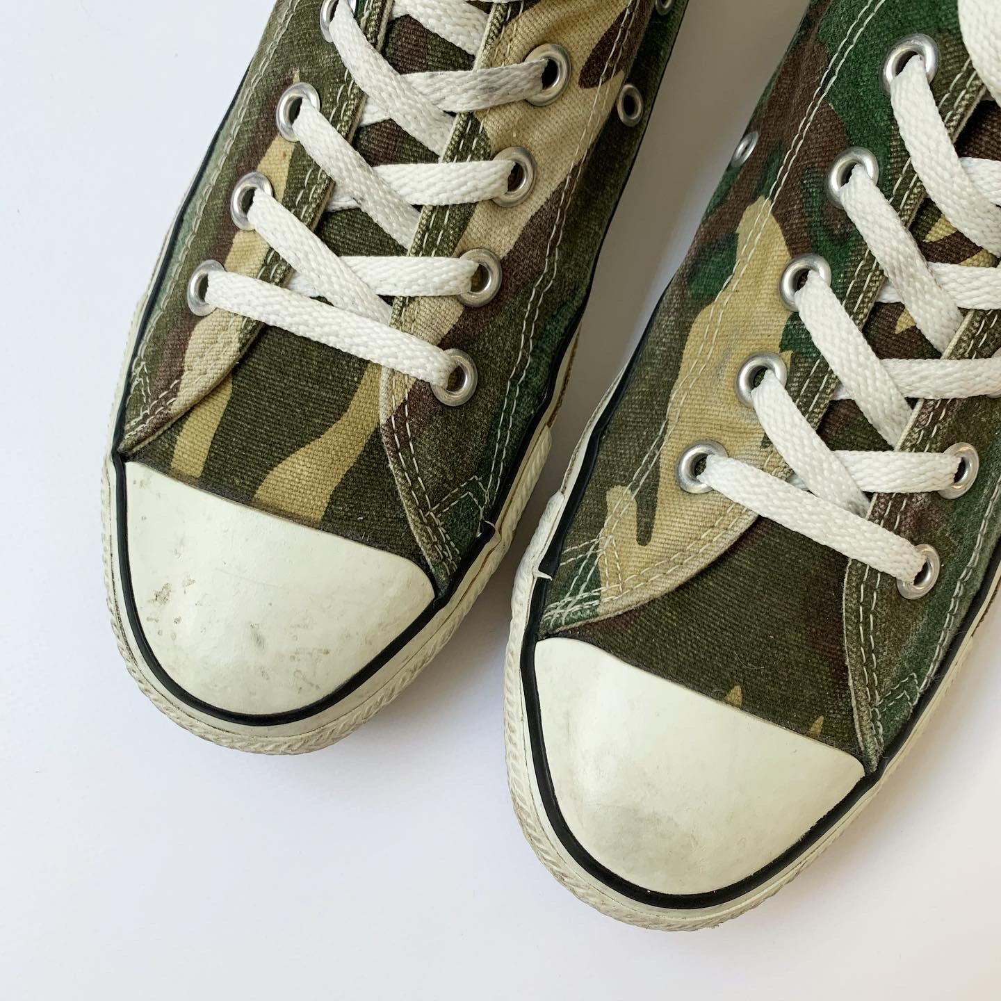 Early 90s Converse Chuck Taylor Made In USA Hi Cut Sneakers Camo – Laughing  Mack