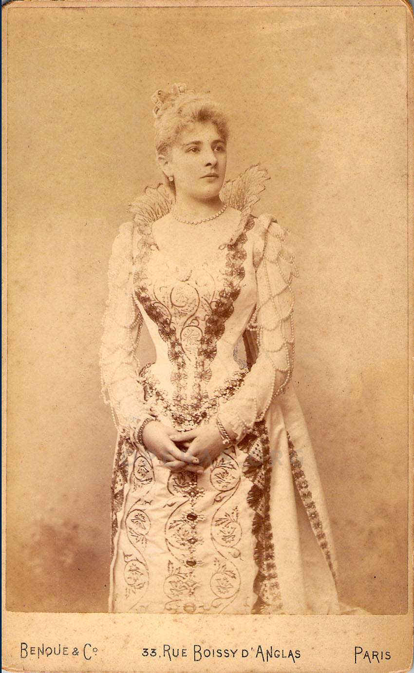 Marguerite Carrere as Margarethe of Valois in Les Huguenots