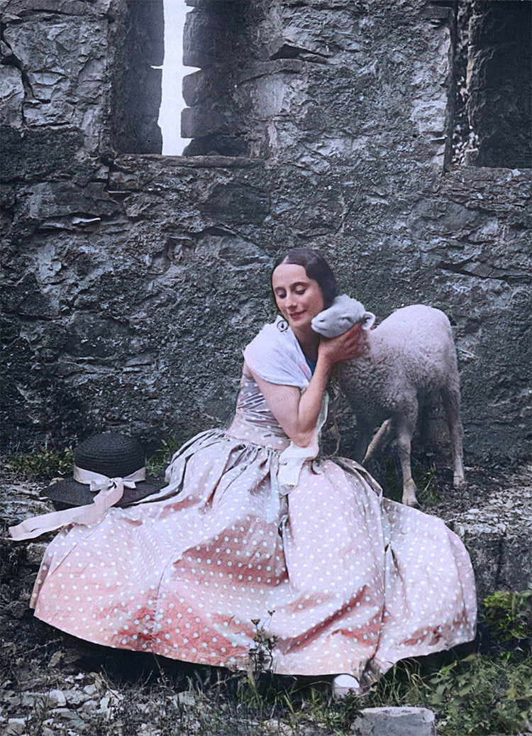 Anna Pavlova in Castello di Vigoleno - Italy 1925