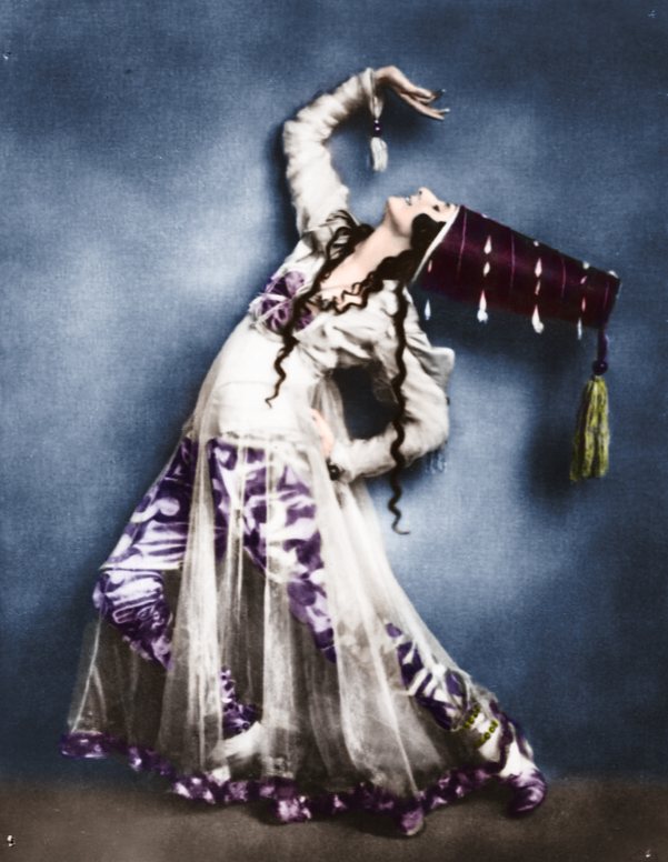 Anna Pavlova in costume for Syrian Dance