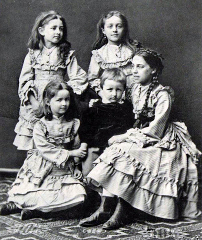 Cosima´s children around 1873 - Left to right Isolde, Eva, Siegfried, Blandine and Daniela