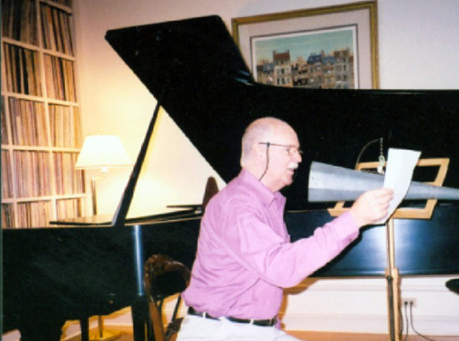 Larry Holdridge recording a cylinder