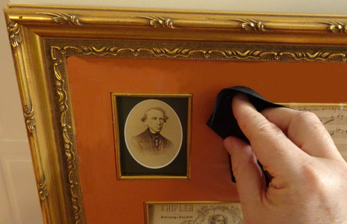 cleaning a picture frame glass