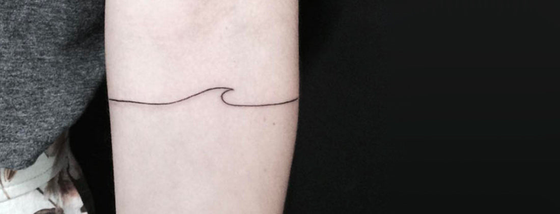 Tatouage Vague minimaliste