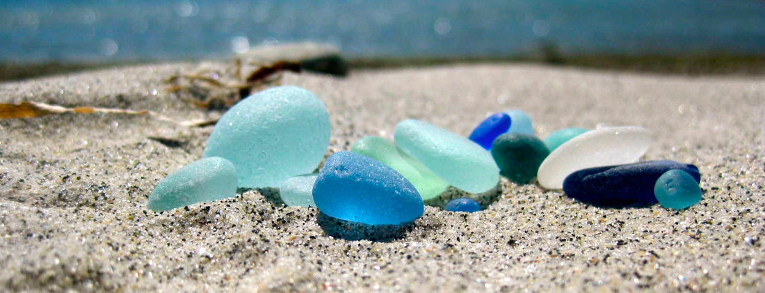 Coquillage dammonite en verre fondu et carillon à vent en cristal de verre  de mer -  France