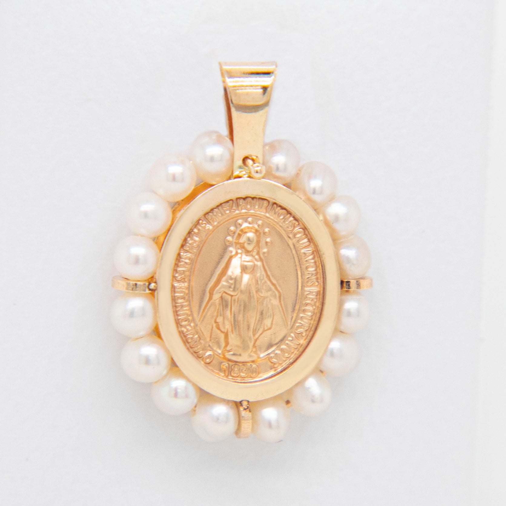 Virgen Milagrosa Oval Pearl 18MM Pendant