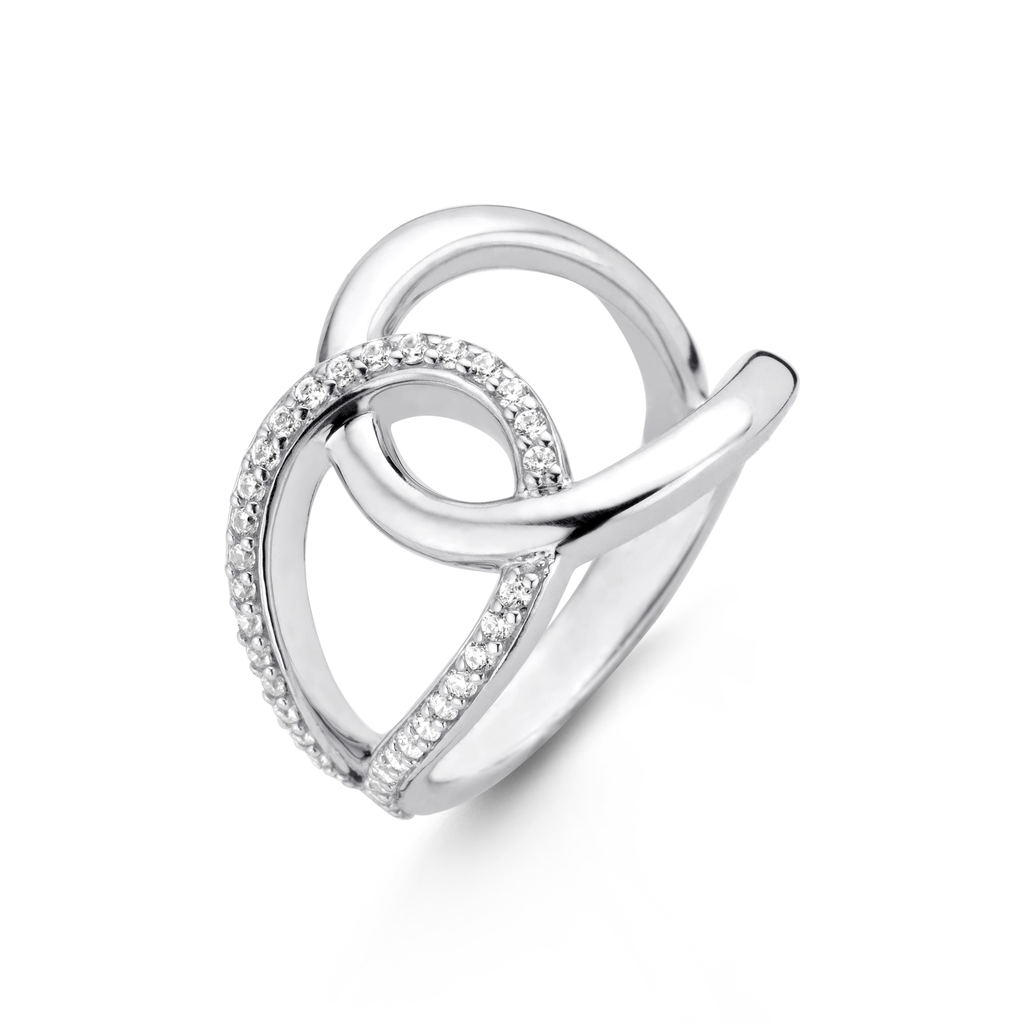 Interlocking C's Ring