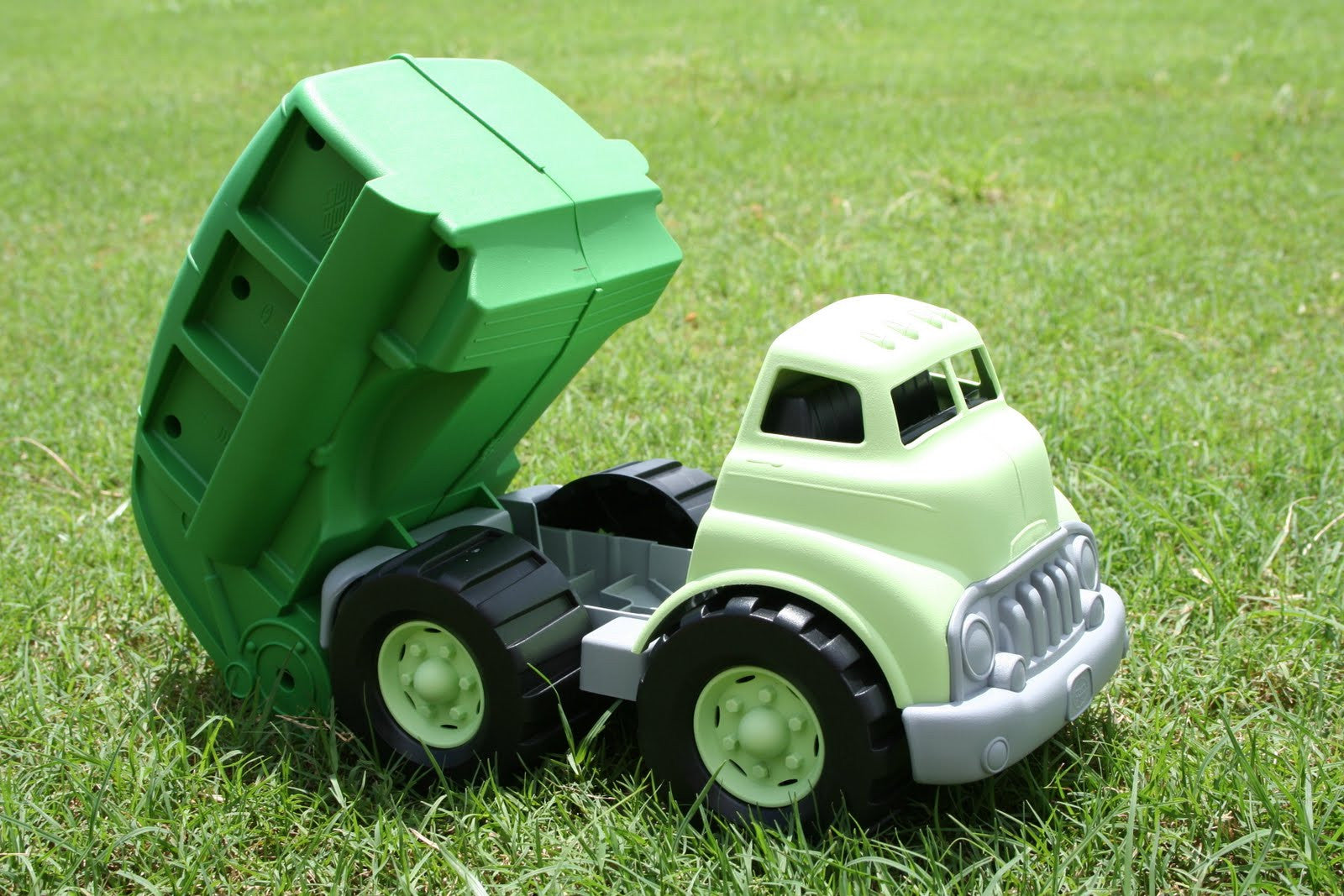 green toys recycle truck