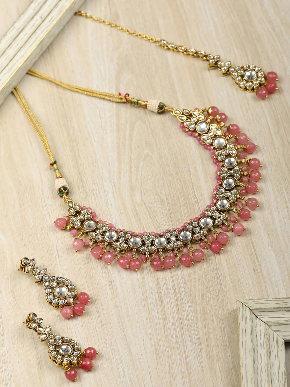 Kundan Choker Set Adorned With Pearls And Pastel Pink Beads – Putstyle