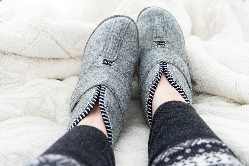 warm women's slippers felt with wool lining