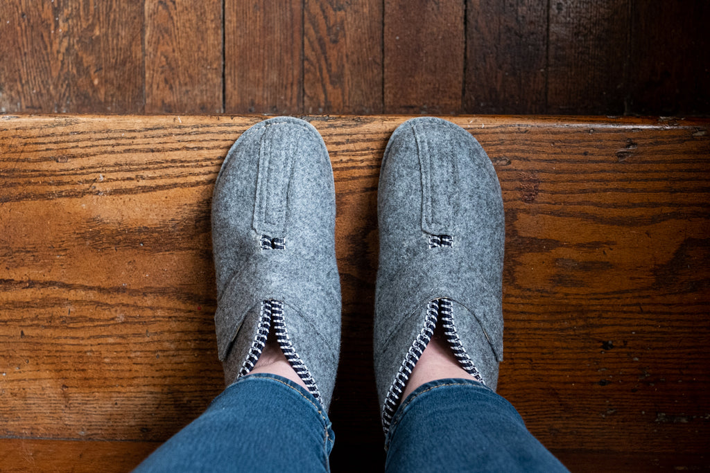 Grey felt slippers for women