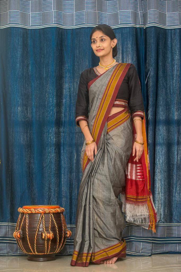 The quintessential Maharashtrian look ... the nath, the #Ilkal saree |  Instagram