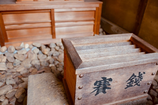 供TOMO Shinto & shrine blog・Money donation in a shinto shrine