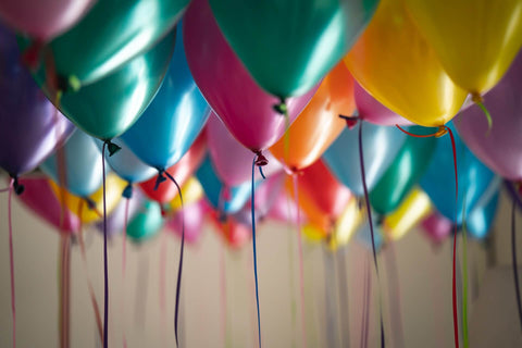 Ballons als Teil eines Geburtstagsgeschenk