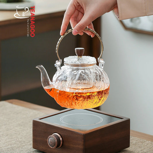 https://cdn.shopify.com/s/files/1/0330/5917/6493/products/Heat-Resistant_Glass_Teapot_with_Infuser_Lid_and_Wood_Handle_for_Loose_Leaf_Tea_and_Blooming_Tea_TP03-02.jpg?v=1668492799&width=533