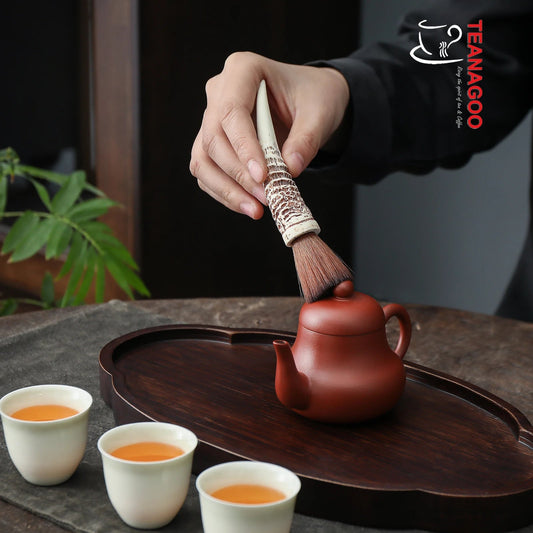 https://cdn.shopify.com/s/files/1/0330/5917/6493/products/Rose_Wooden_Tea_Pot_Brush_Chinese_Kungfu_Tea_Brush_Bamboo_Tea_Ceremony_Accessories_TB06-02.jpg?v=1668492948&width=533