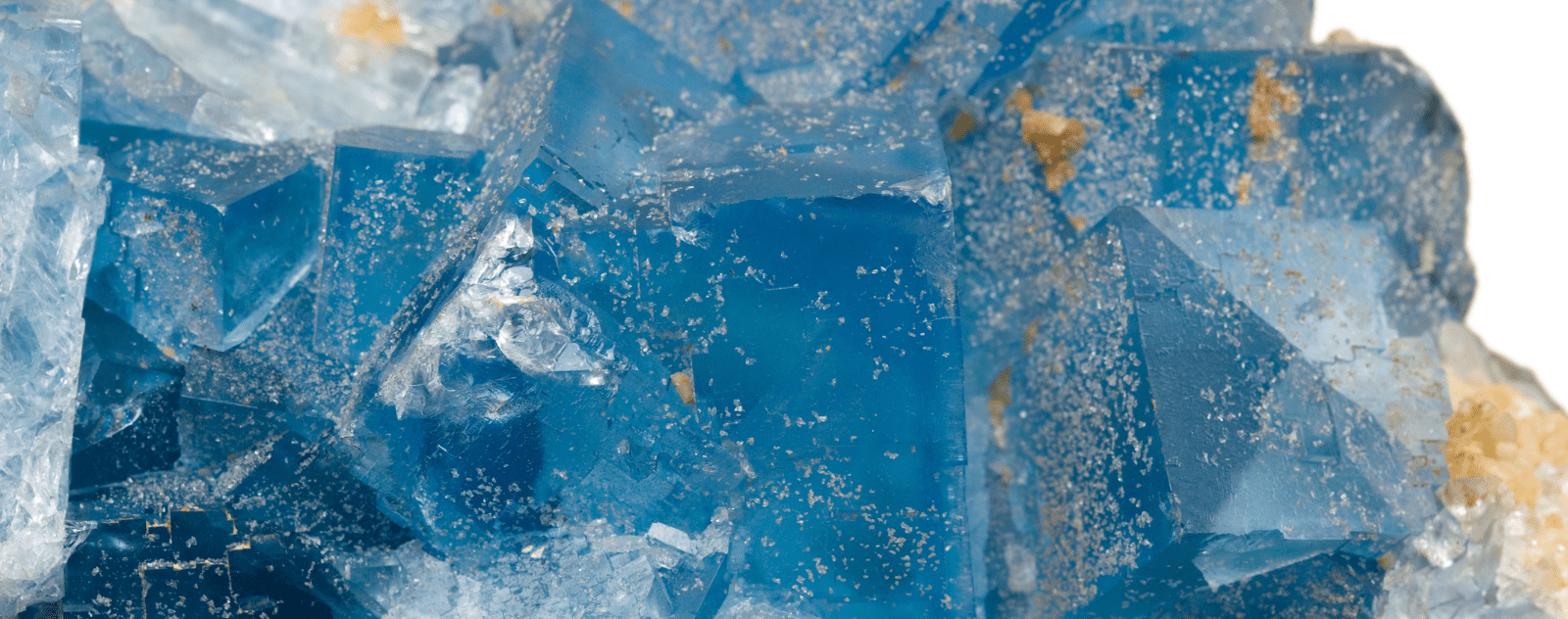 fluorite bleue mineral à la loupe