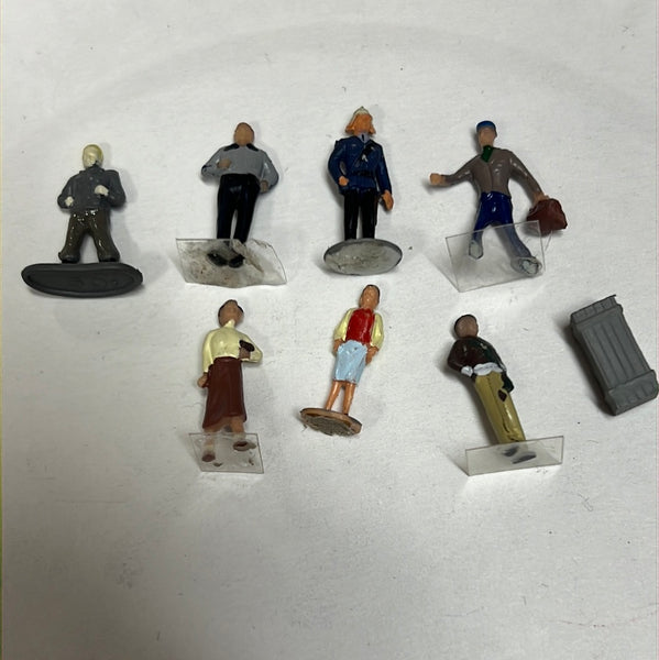 HO Scale figure pack Fishing and People