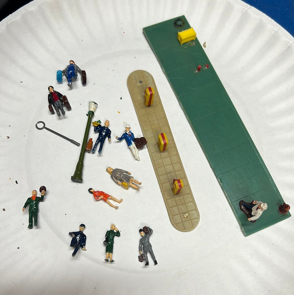 HO Scale figure pack Fishing and People