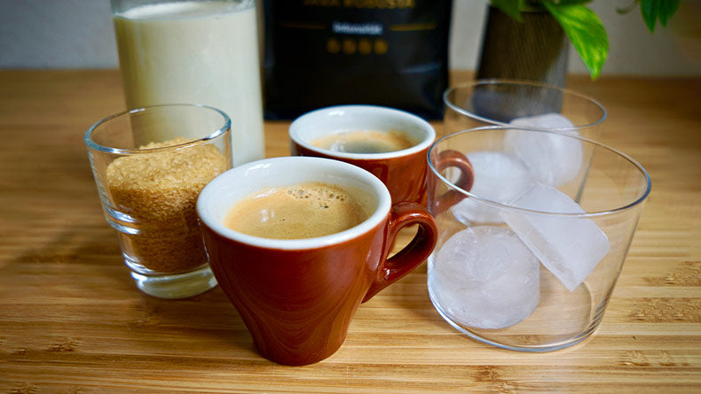 die Zutaten für einen leckeren Dalgona Kaffee