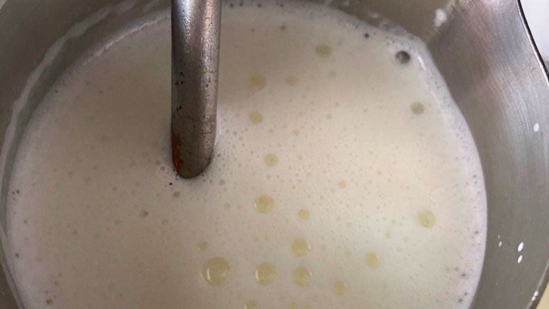 Zeichnen mit Milch - Milchschaum herstellen