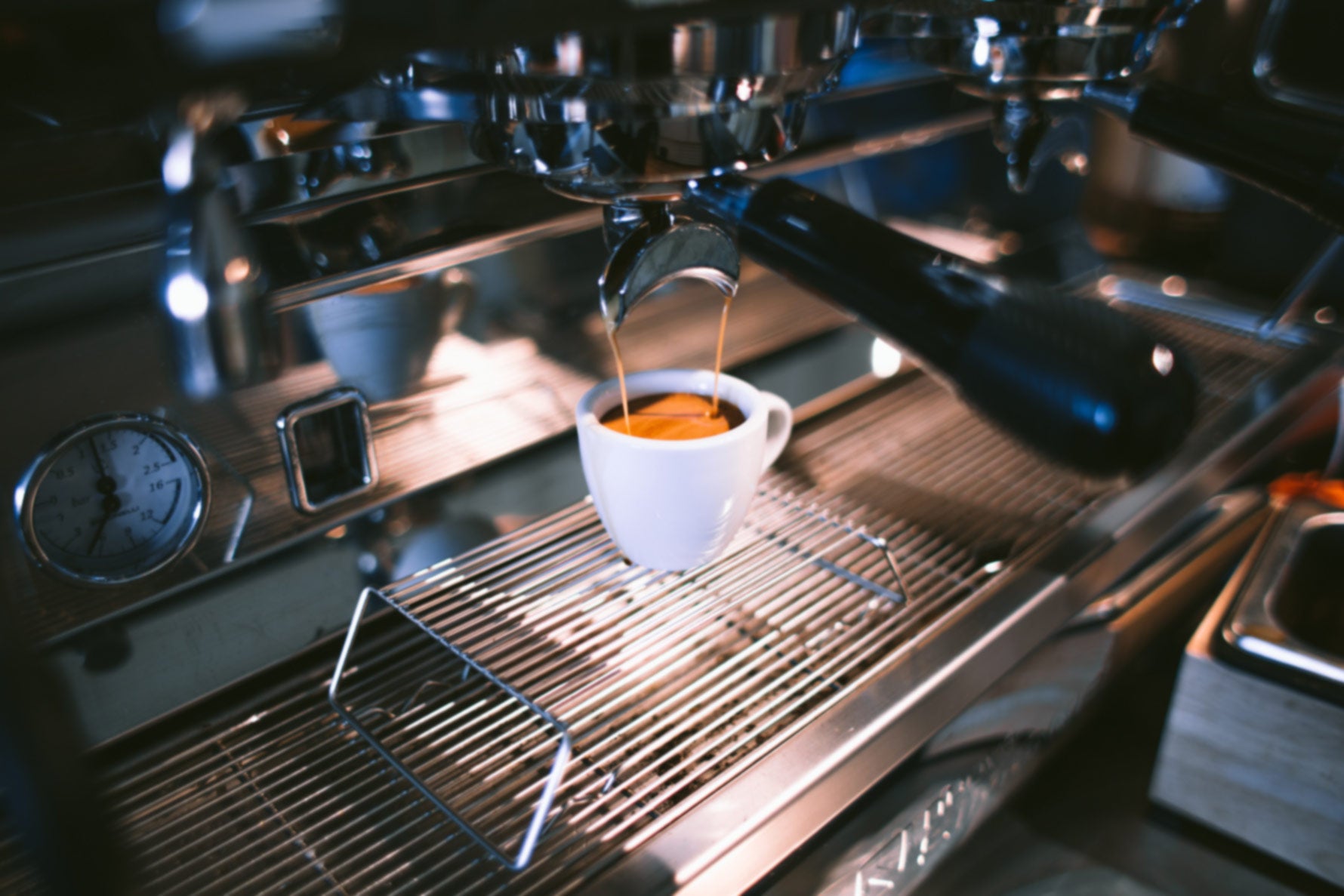 Espresso Zubereitung mit Siebträger Maschine