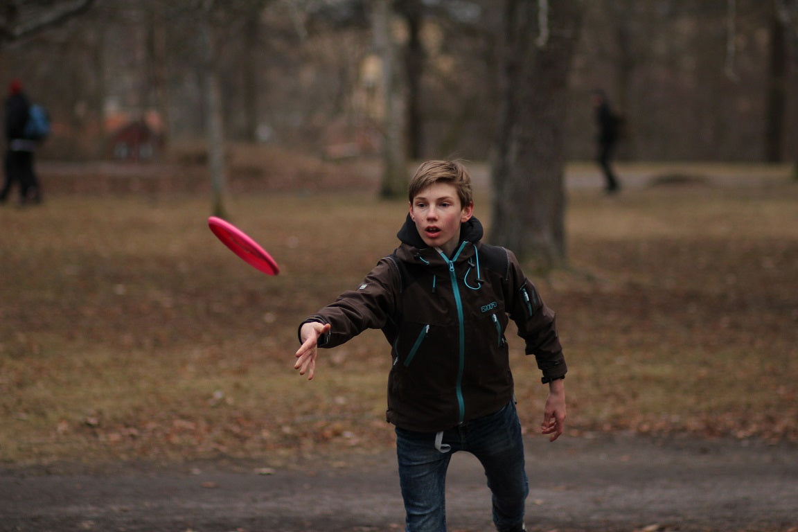 Kid playing frisbee