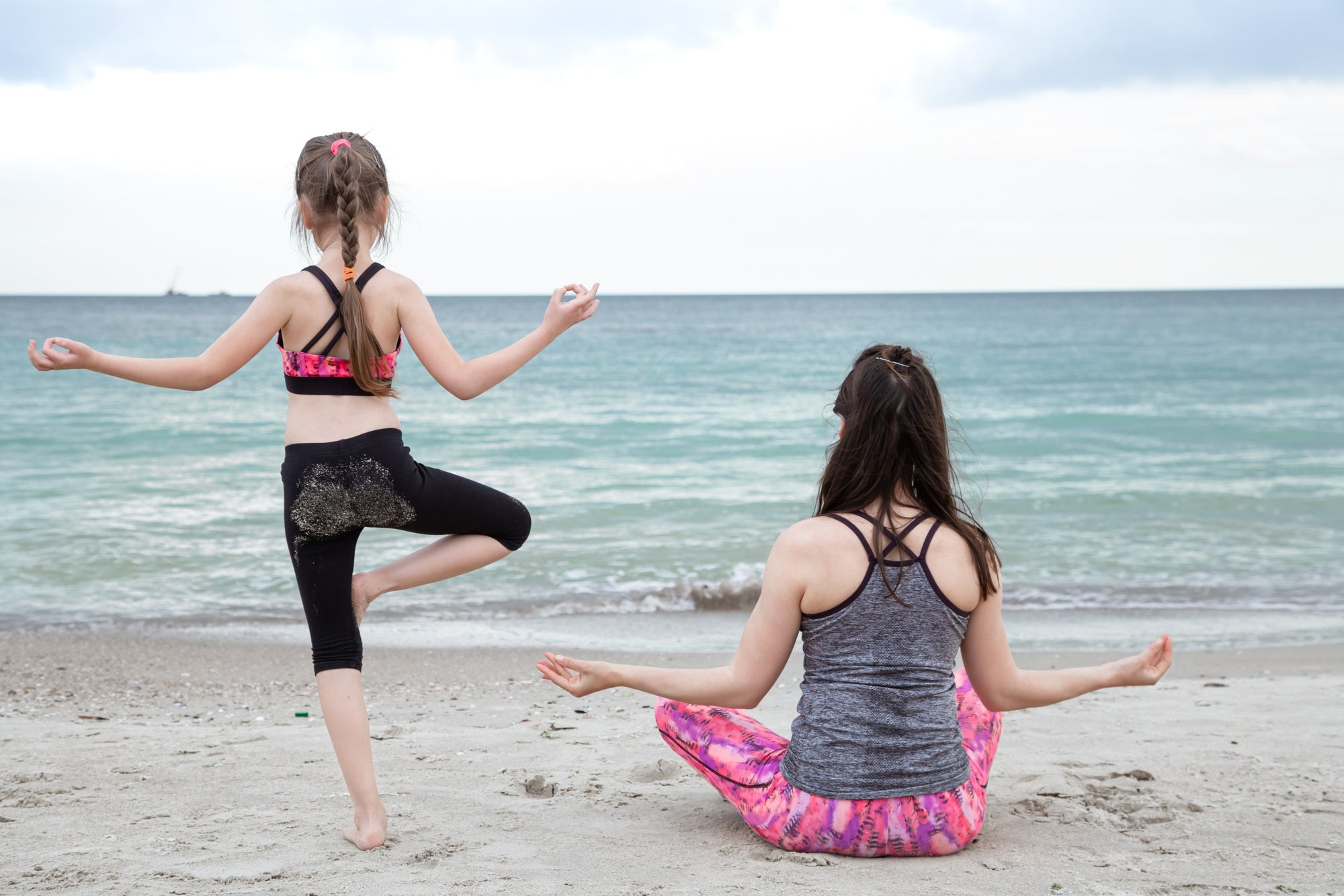 mom-with-little-daughter-practice-yoga