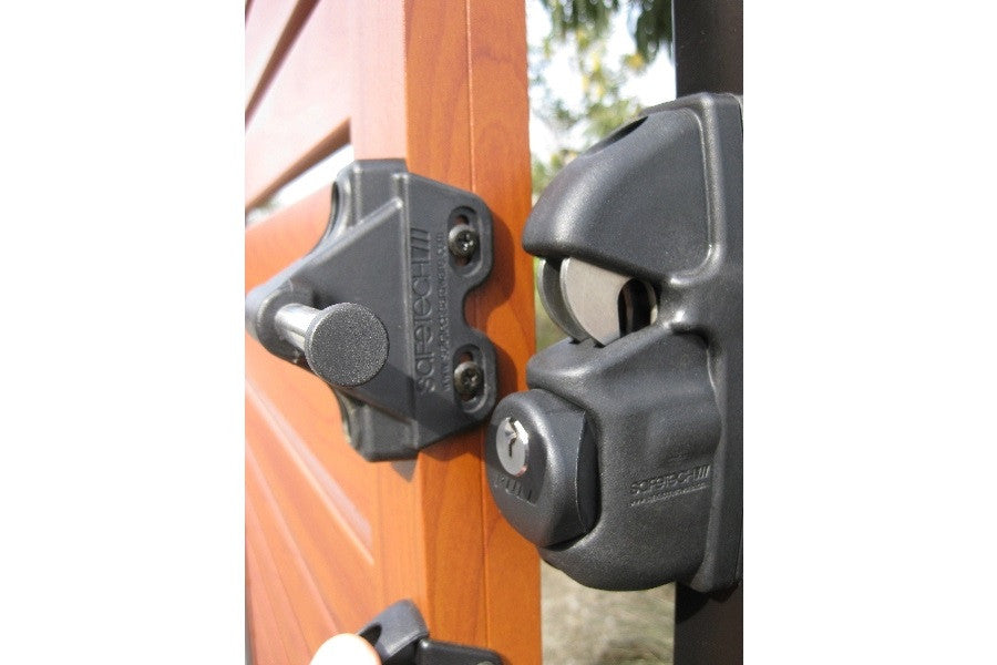 double sided lockable gate latch