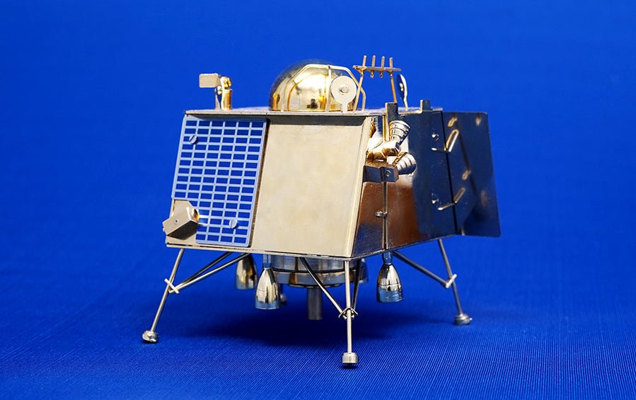 Buy ISRO Chandrayaan Vikram Lander Scale Model 1:25 Online - VYOM ...