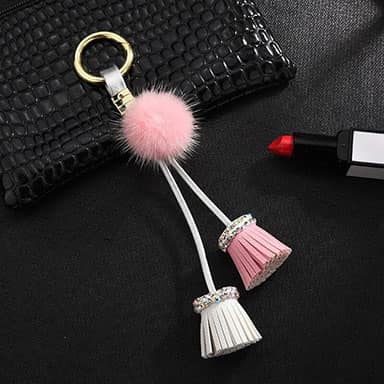 https://cdn.shopify.com/s/files/1/0332/0043/9436/collections/porte-cle-pompon-250957.jpg?v=1618497008