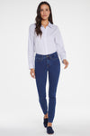 Women Ami Skinny Jeans In Petite In Quinn, Size: 00p   Denim