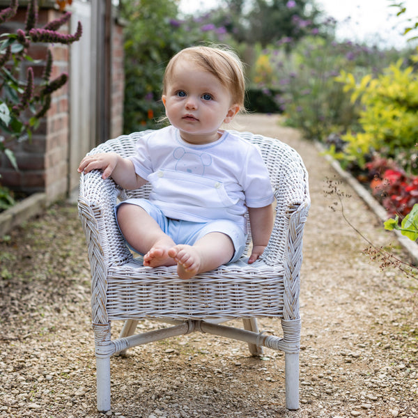 Süße Babykleidung für Jungen