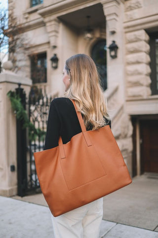 woman-with-tote-bag