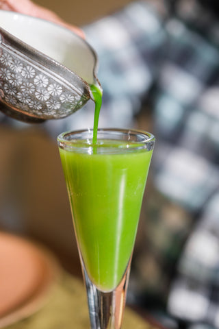 Pouring matcha into a green tea mimosa