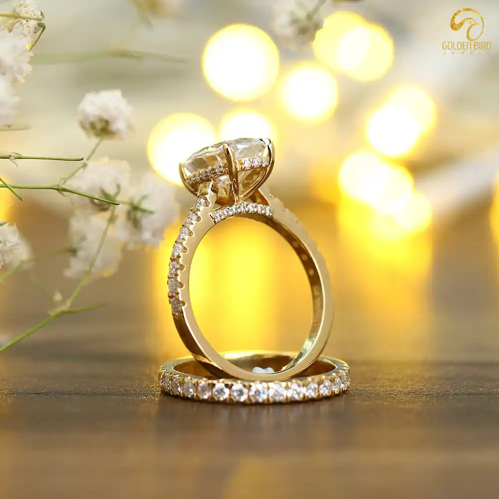 Moissanite stone yellow gold ring to propose love partner