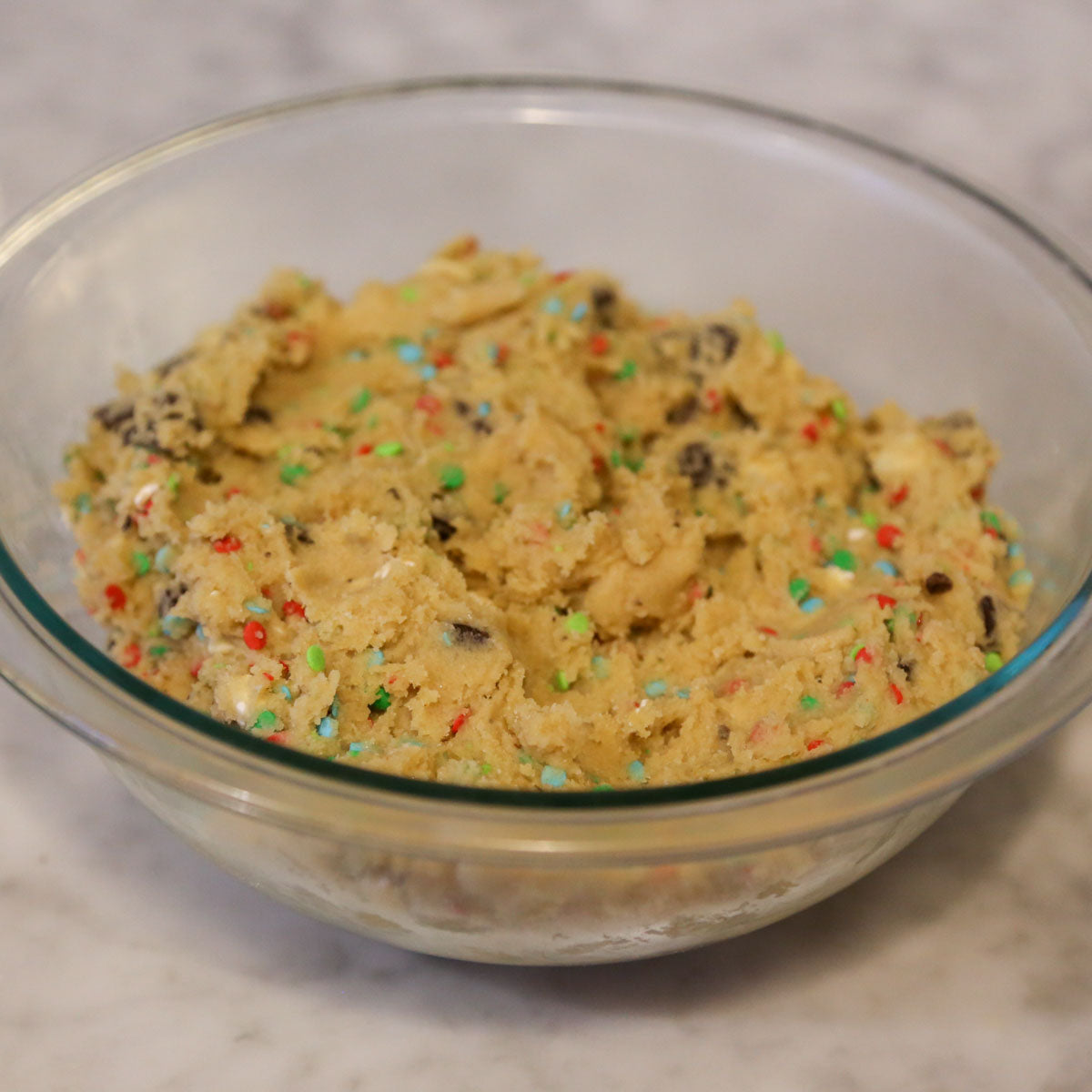 Cake Batter Chocolate Chip Cookies from Smocked Auctions Aunt Ana #12DaysOfChristmasCookies