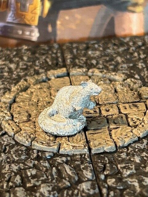 Giant Rat Familiar unpainted Reaper Dark Heaven miniature D&D Dungeons Dragons