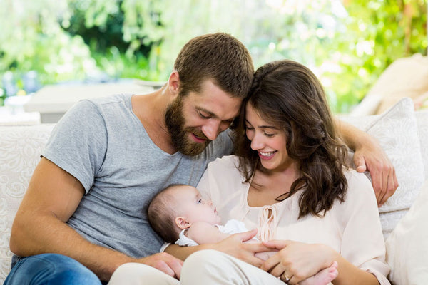 7 Practical Ways That You Can Help New Parents In The First Month With Baby
